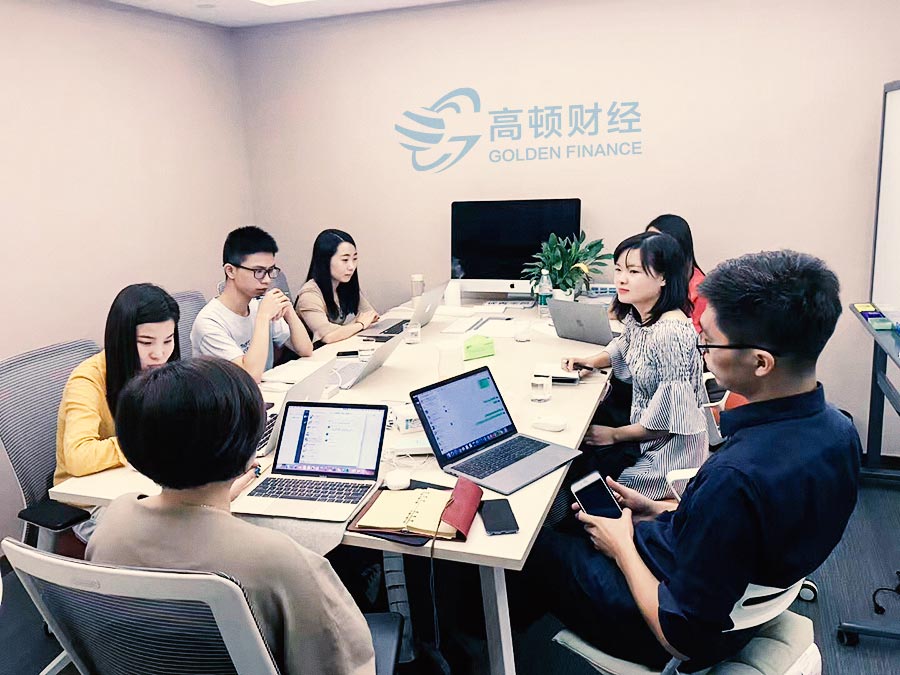 <b>从普华永道审计师到新浪CEO，大年夜抛下妻儿抵御竞争对手偷袭：成年人的牛逼</b>